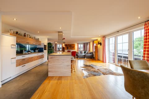 Comfortable spacious family apartment 8-14 pers.