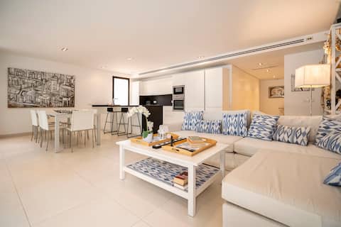 PP 17: Home with direct beach access