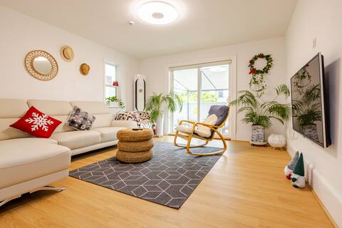 2-3 people/Entire house/Warm space with happy sunny yard and terrace (2 rooms + entire house)