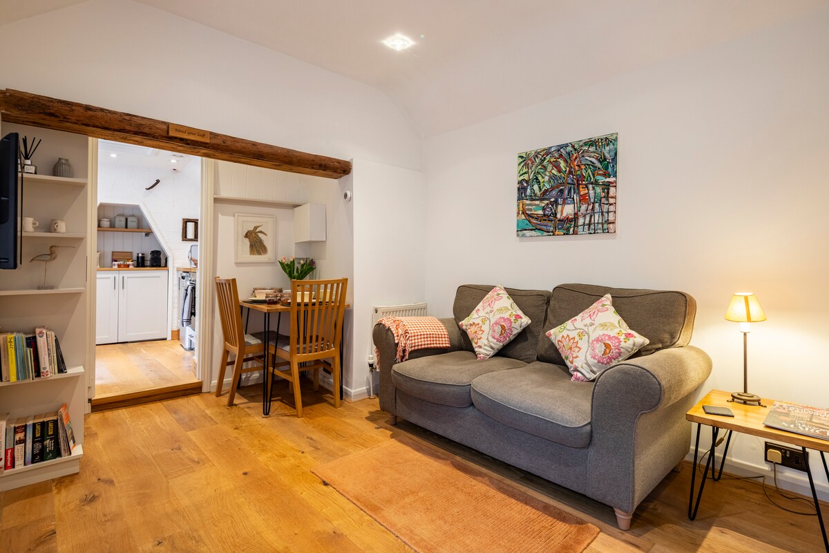 Successful Airbnb property: The Bakehouse: former bakery in idyllic village in South Cambridgeshire