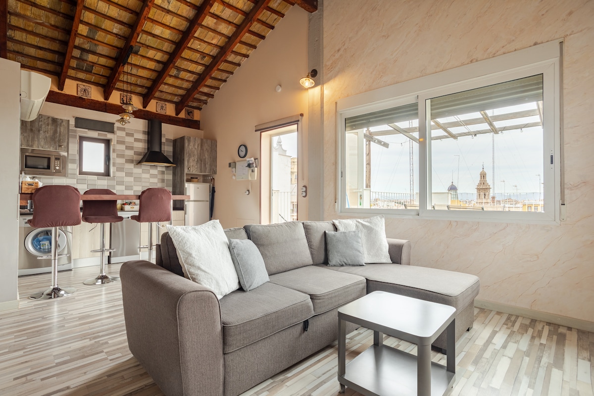 Successful Airbnb property: Penthouse with terrace in downtown La Cambra in València