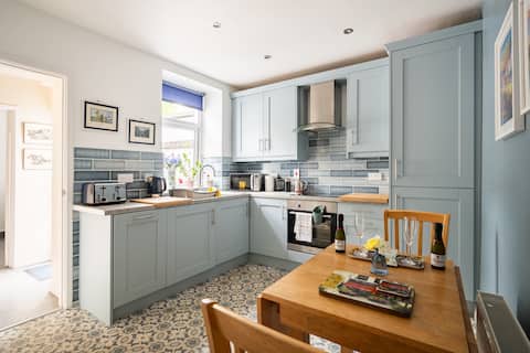 City centre townhouse, superb location (TNI Cert)