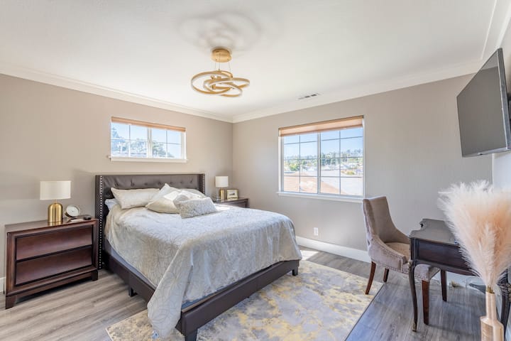 Opulent #3 Gold Guest Bedroom: Experience Luxury and Elegance in this Exquisite Bedroom.