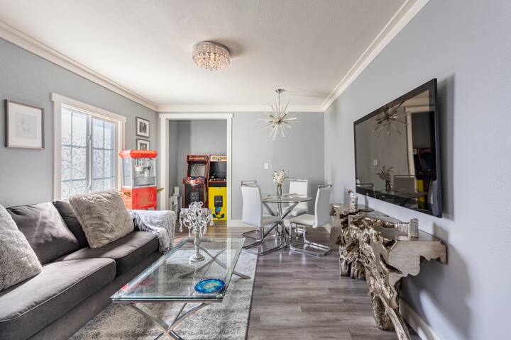 Oakland Luxury Retreat: Arcade, Backyard & BBQ