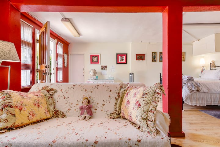 Whimsical Studio, Lax Close, Cute,  Helps Others - Los Angeles, CA