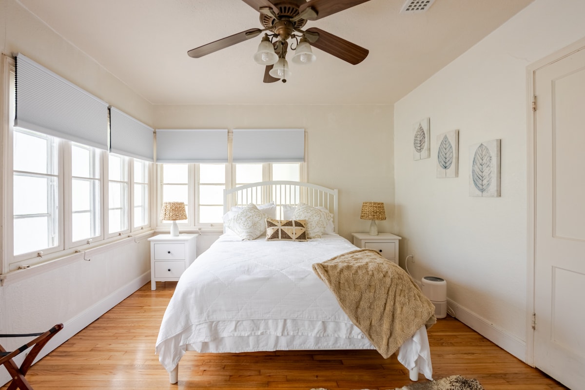 Tranquil Bungalow in Central Austin
