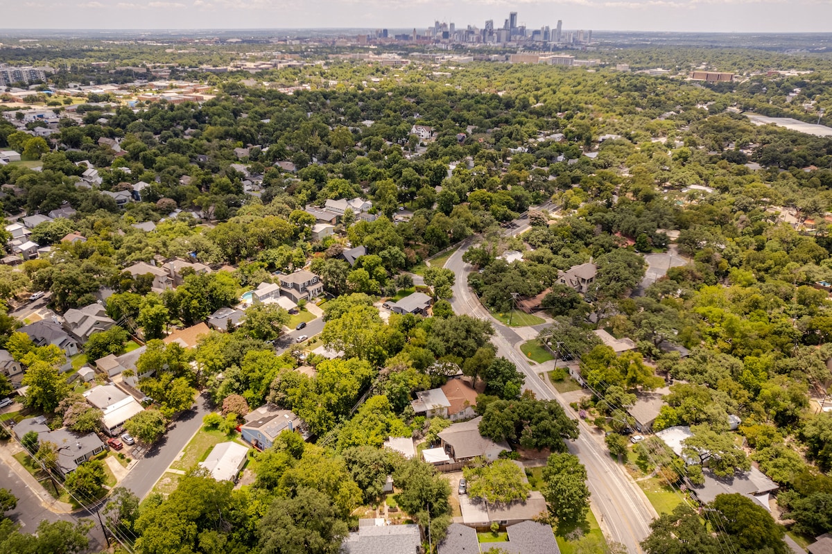 Tranquil Bungalow in Central Austin