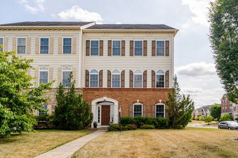 Beautiful, spacious townhouse