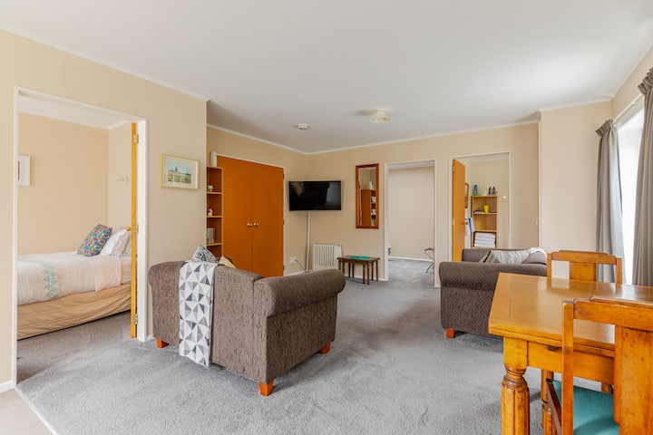 Pretoria Chalet. Quiet Comfort, Hospitals Nearby