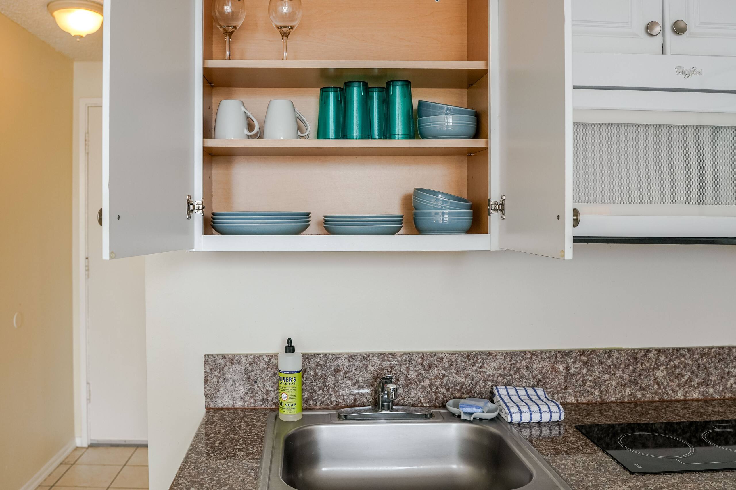 Condo in Honolulu · ★4.45 · Studio · 1 bed · 1 private bath - Image 4