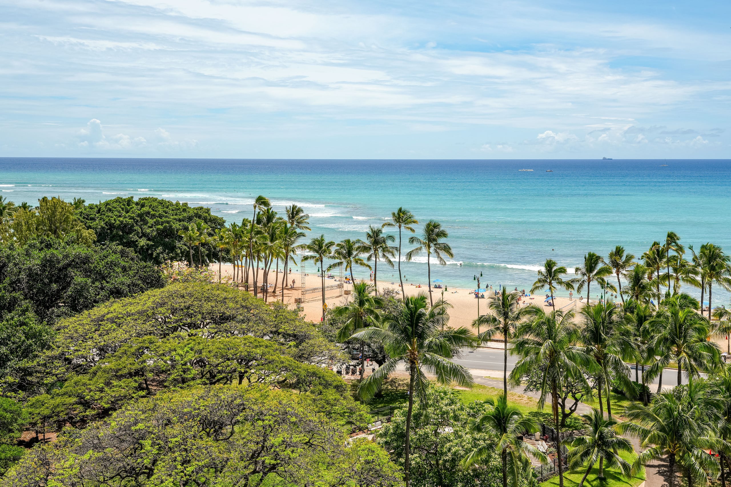Condo in Honolulu · ★4.45 · Studio · 1 bed · 1 private bath - Image 14