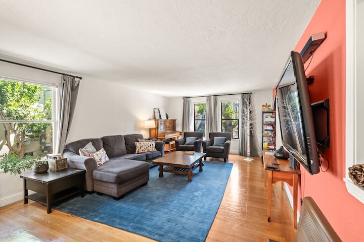 Ground Floor Upgraded Victorian In Alameda 2br/1ba - Piedmont, CA
