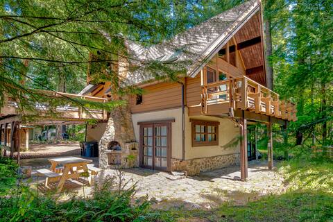 Alpencommune Riverfront Chalet