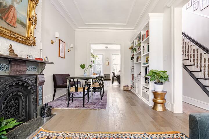 Chic, spacious and eclectic Park Slope brownstone gallery image 4