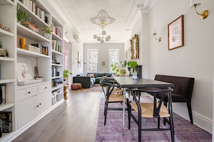 Chic, spacious and eclectic Park Slope brownstone gallery image 2