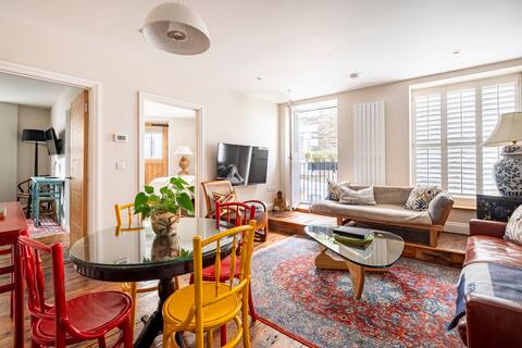 Upper Deck - Unique Quayside Loft with Free Parking