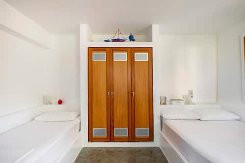 Top Airbnb: Zoe's Studio, at the center, 30meters from beach in Περιφερειακή Ενότητα Μεσσηνίας