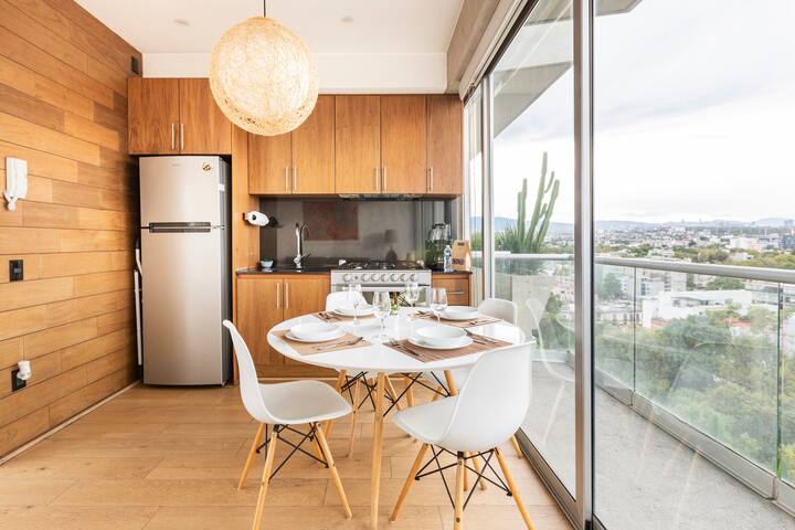 Modern Apt w/Amazing View & Hi Speed Internet gallery image 4