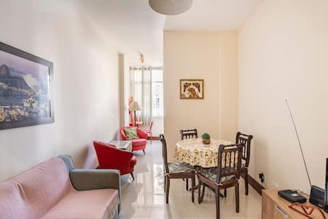 In the heart of Copacabana 4 min from the Beach!  ★★★★★