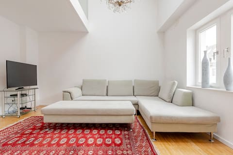 Luxurious 150sqm apartment in exclusive city villa