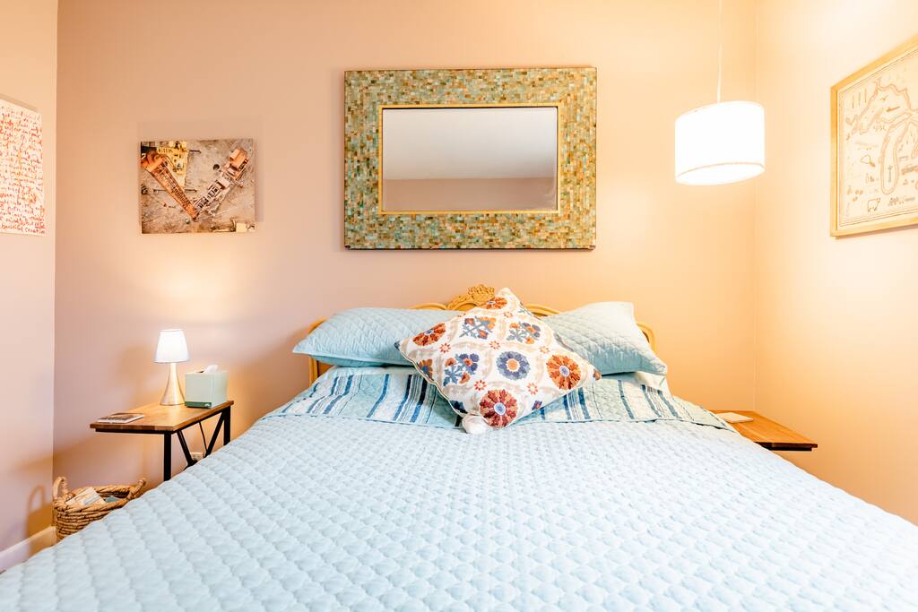 Whitney Pl - Buffalo
bedroom with a double bed