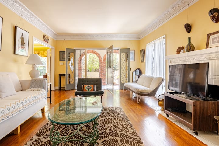 “Old Hollywood” Family Gem with Gazebo/Playhouse