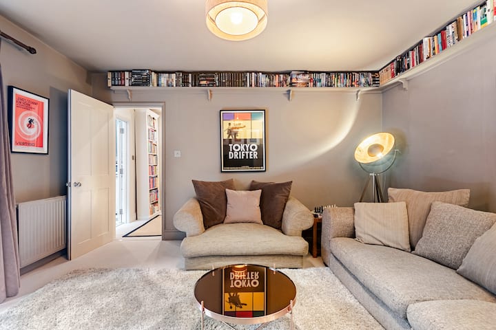 Beautiful Two Bedroom Apartment - Cheltenham