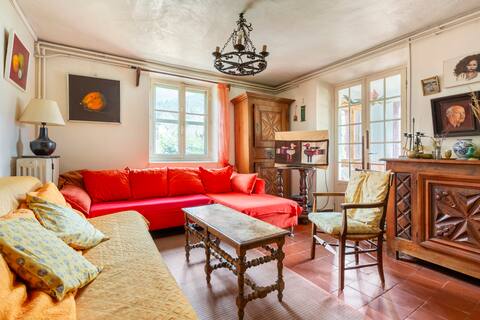 Family home 12 beds garden sun quiet