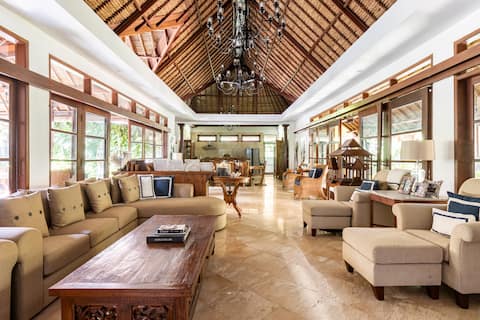 Sanur entire Villa "Sedap Malam" 5 bed/5 bath/Pool