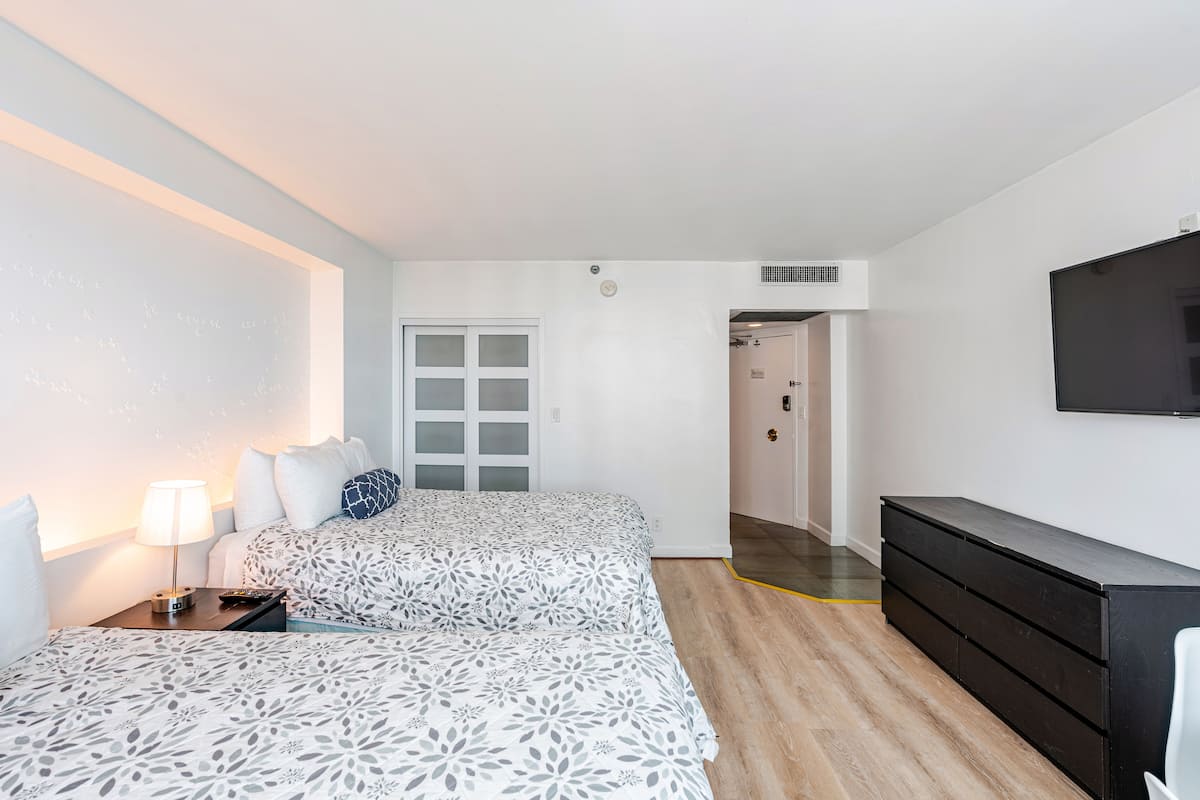 Bedroom - 2 Queen Beds