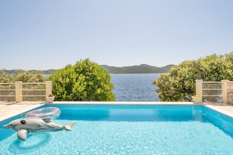 Beachside Villa Planika with pool near Dubrovnik
