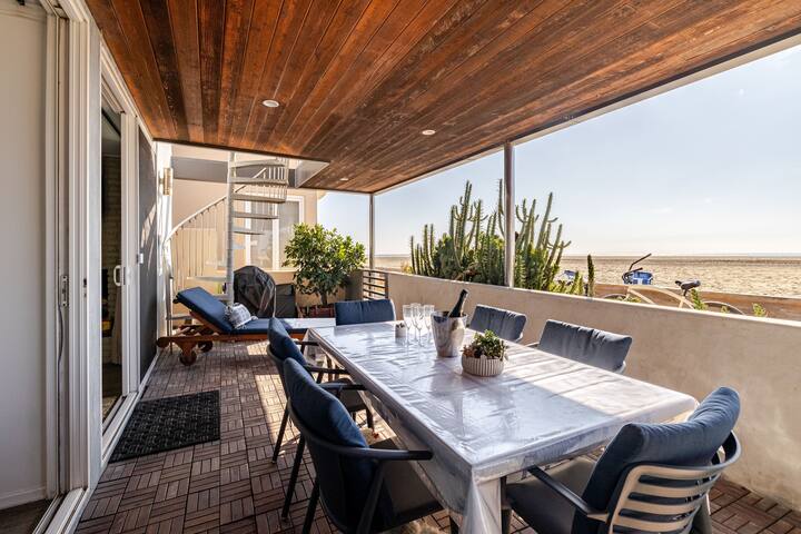 Oceanfront Oasis gallery image 5