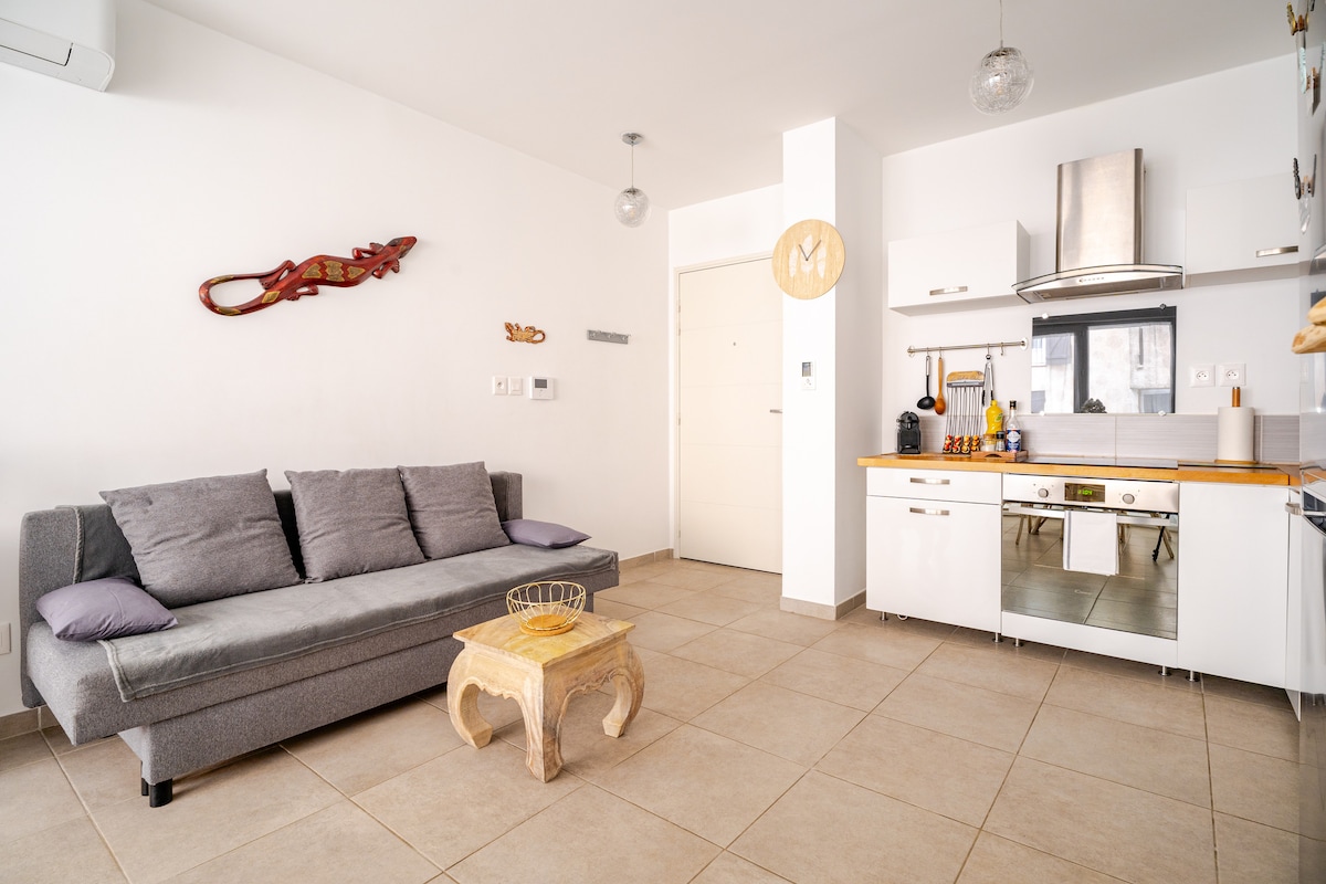 Erfolgreiche Airbnb-Immobilie: Charming new 2-room apartment, La Londe-les-Maures in La Londe Les Maures