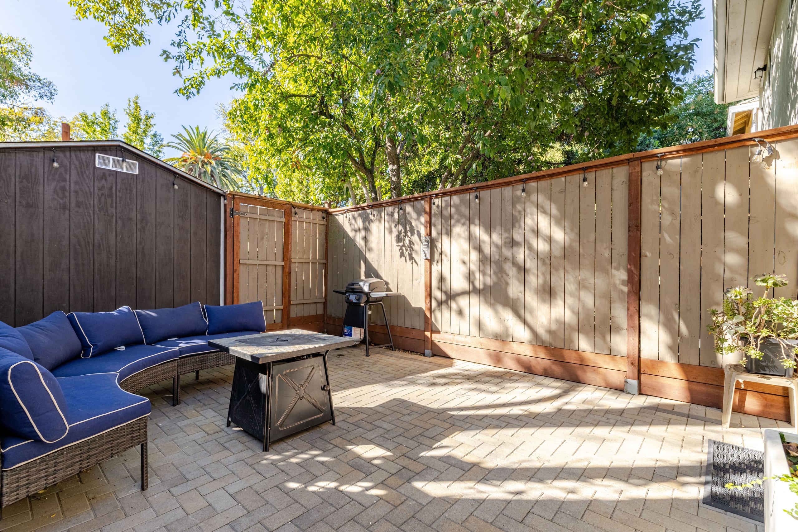 Private Studio w/garage & W/D near downtown - Photo 36