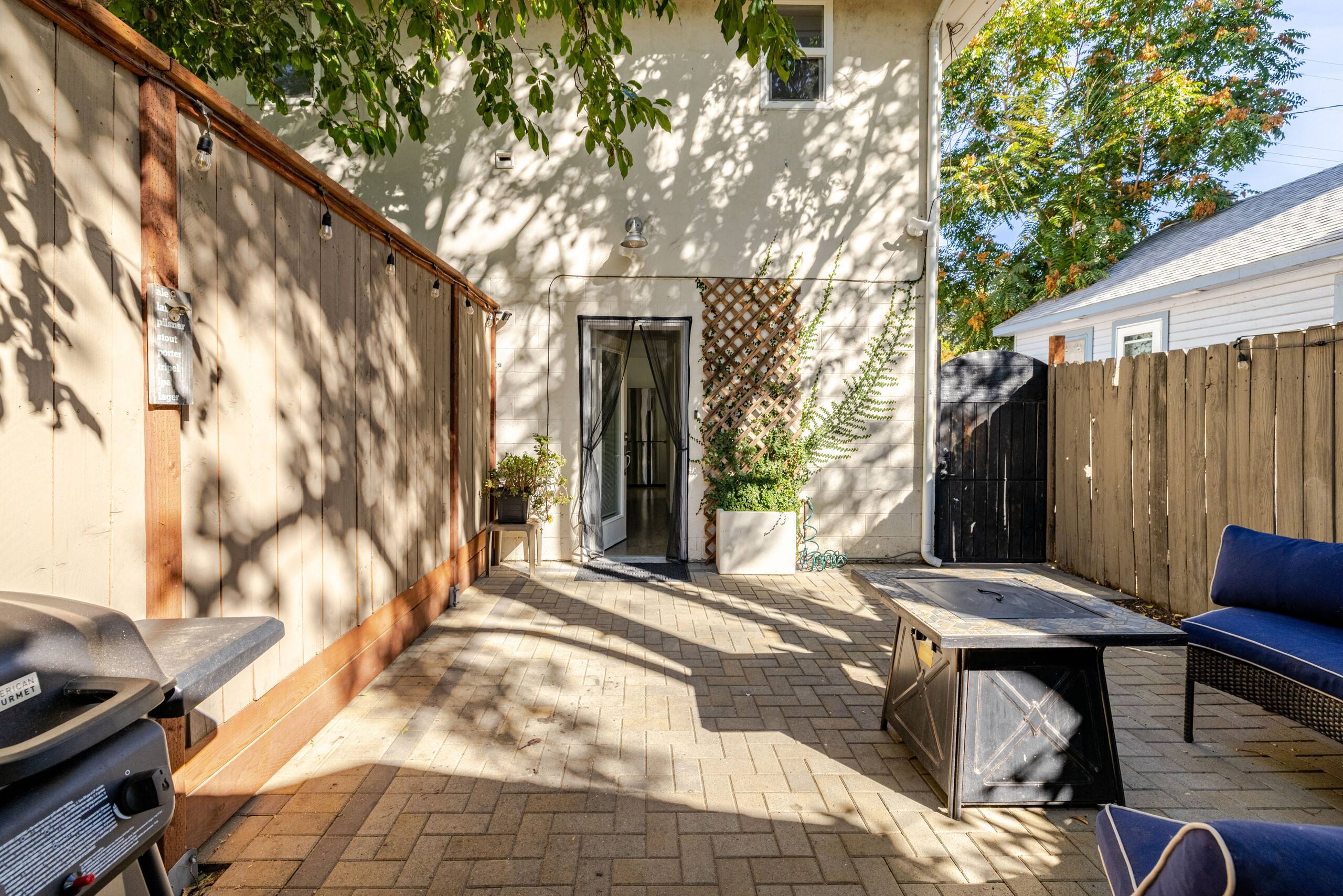 Private Studio w/garage & W/D near downtown - Photo 35