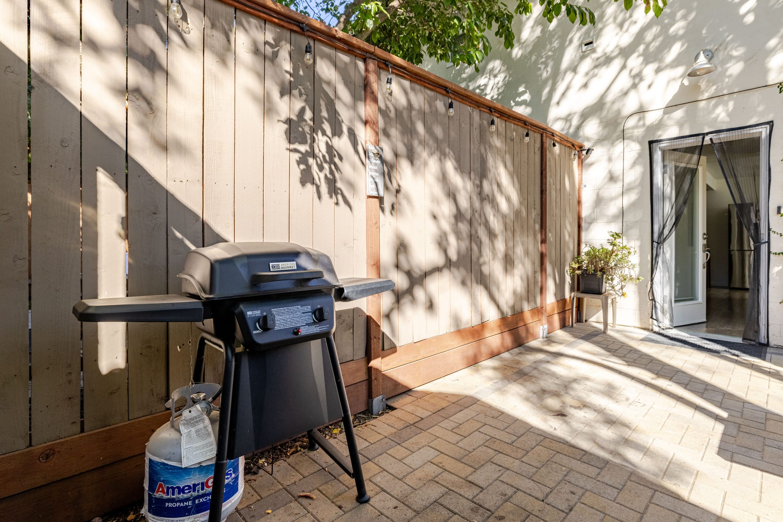 Private Studio w/garage & W/D near downtown - Photo 37