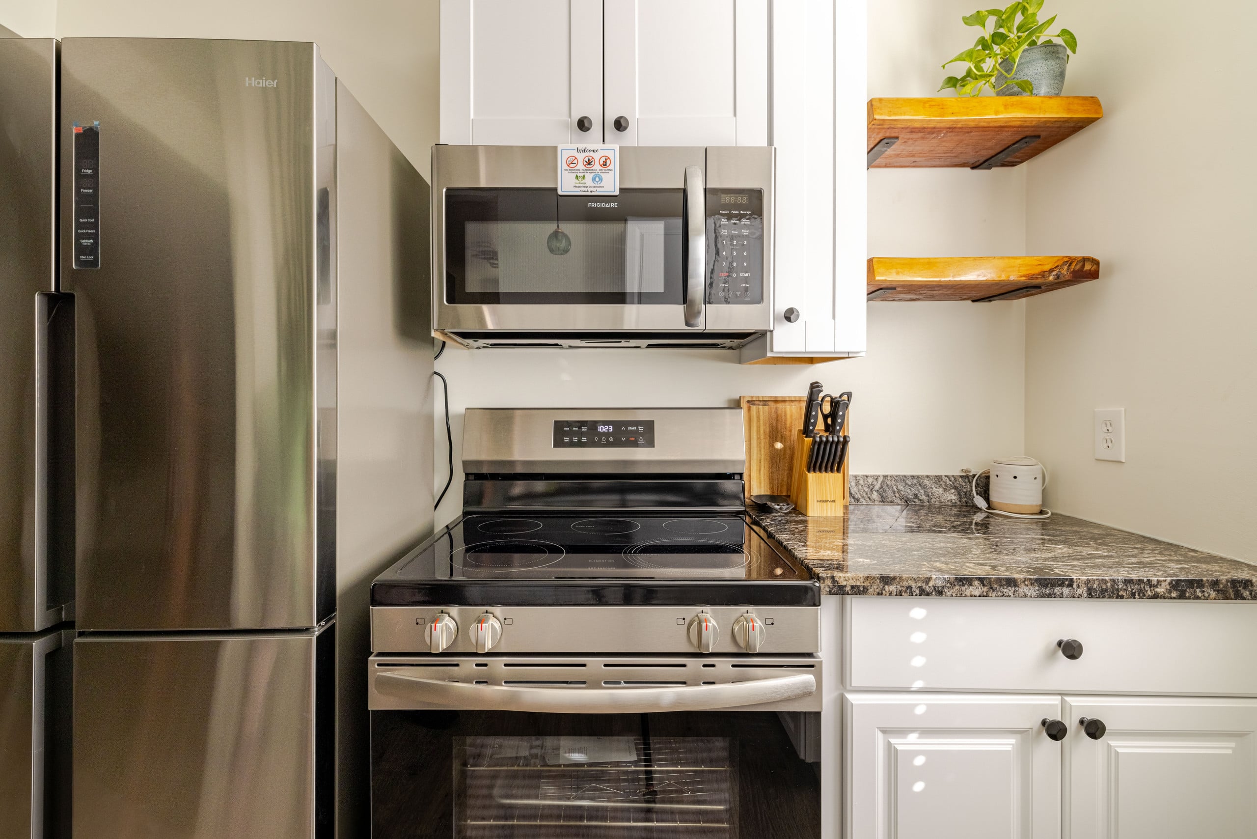 Private Studio w/garage & W/D near downtown - Photo 9