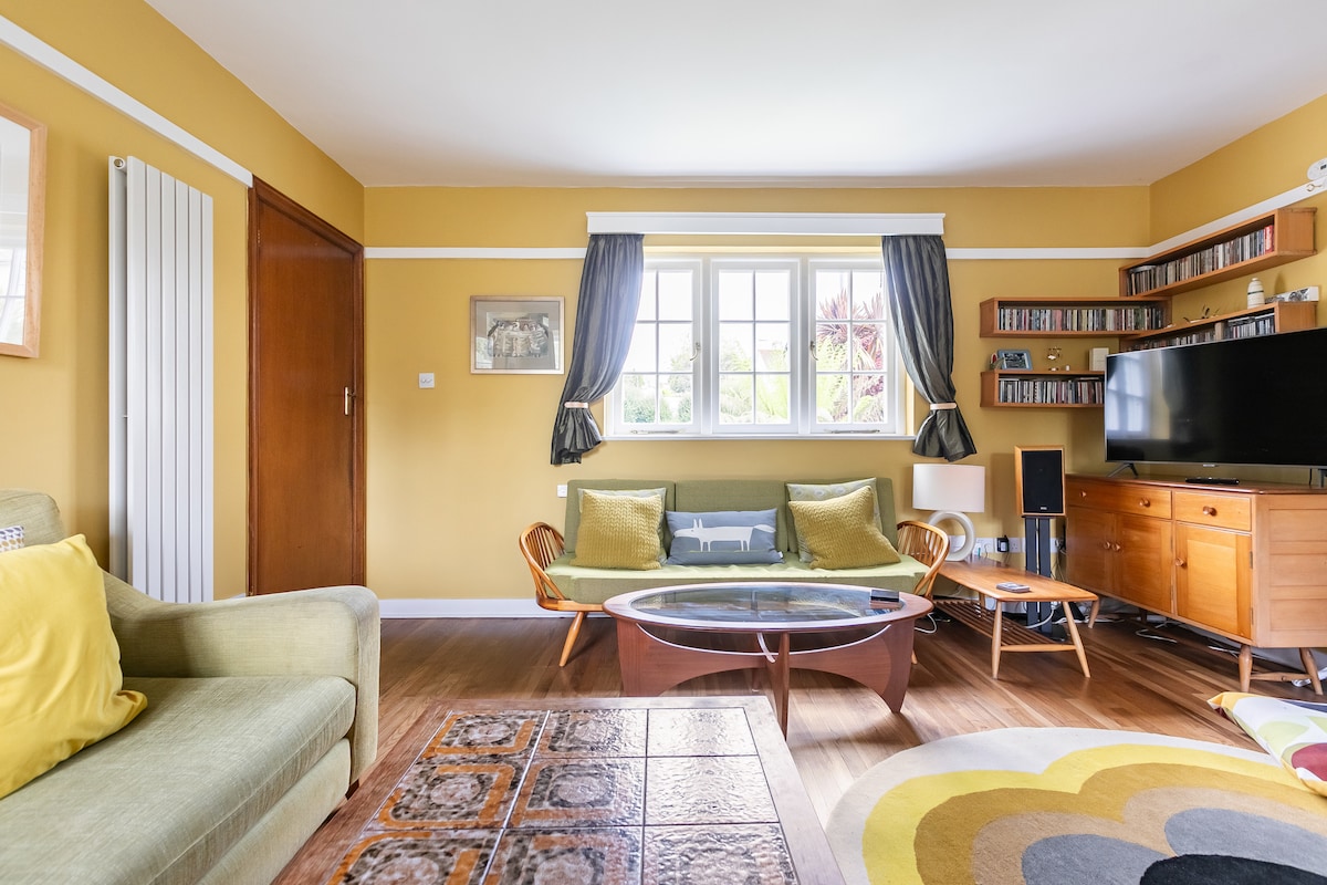 Top performing Airbnb: Great house close to beach and town in Falmouth