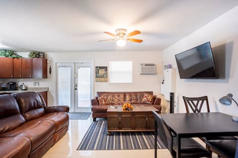 Top performing Airbnb: Quiet Guesthouse in desirable SOHO area in Palma Ceia Pines