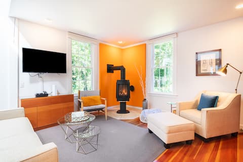 Popular Airbnb listing: Style & History in Restored Cape Carriage House in Sandwich
