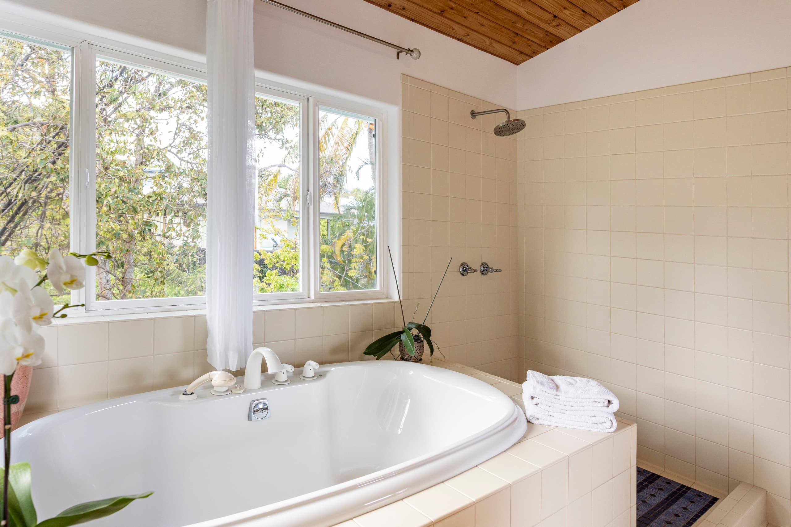 Home in Pahoa · ★4.97 · Studio · 2 beds · 1 bath - Image 21