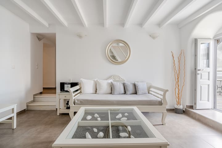 Listing in Santorini