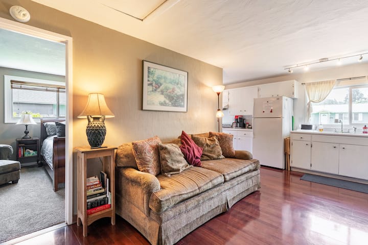 Cozy Apt Attached To House - Cottage Grove, OR