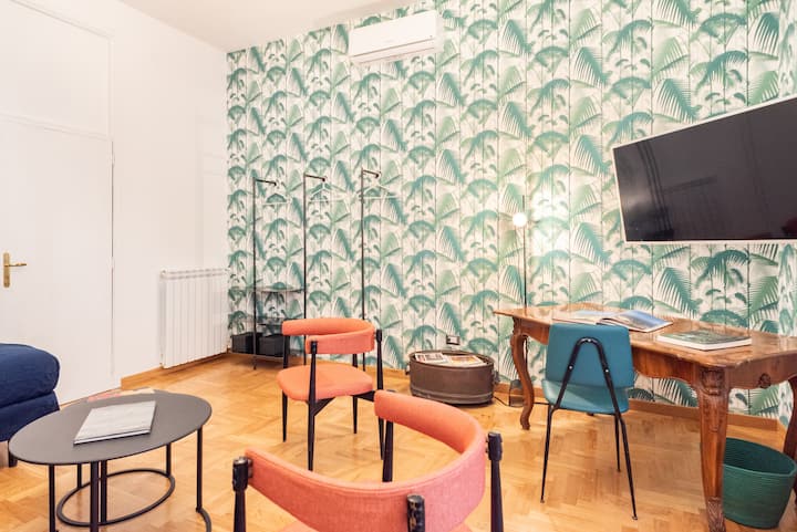 第三间卧室是一间可转换房间，如有需要，可供客厅使用。 它可以有2张单人床或1张2米的床，也可以1张沙发观看电视，聊天愉快。 也可以是学习或工作的理想场所