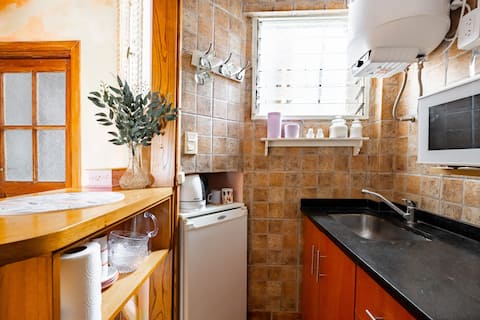 Propiedad de Airbnb exitosa: The Atelier: A different experience in San Telmo en Constitución