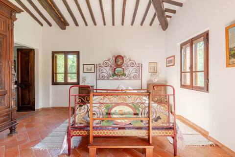 Bliss out in Historic Farmhouse on Organic Wine Estate with Tennis and Pool
