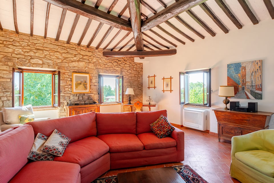 A brick farmhouse on an organic wine estate, Castiglione del Lago, Umbria, Italy, photo 3 of 10