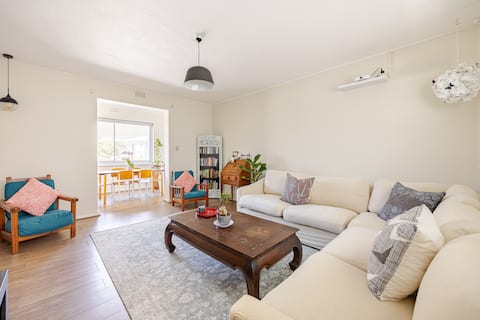 Sal's Apartment Steps from Beach!