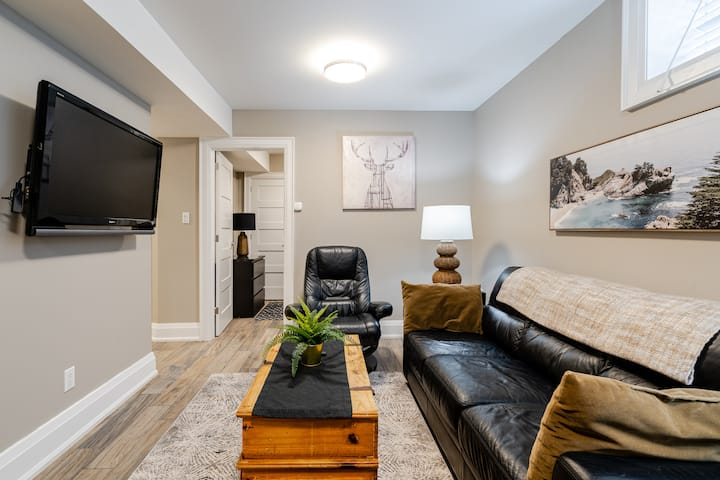Modern 3 Bedroom Suite (Upper Toronto Beaches) - Toronto, ON