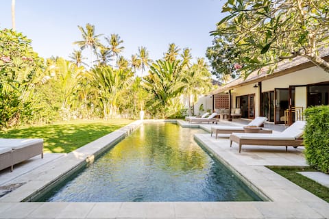 Private luxury 3br villa with large pool & garden